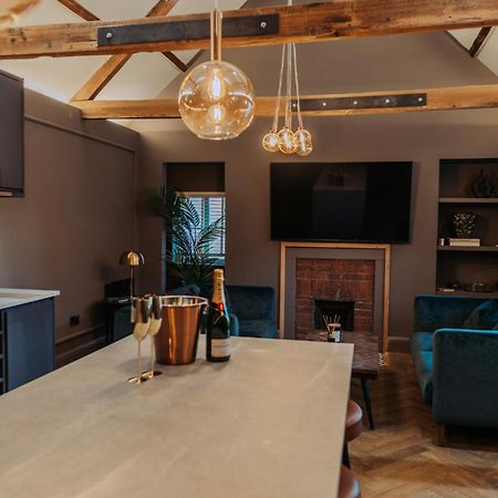 Magistrates Penthouse Suite - Town Centre Apartments With Spa มอร์เพท ภายนอก รูปภาพ