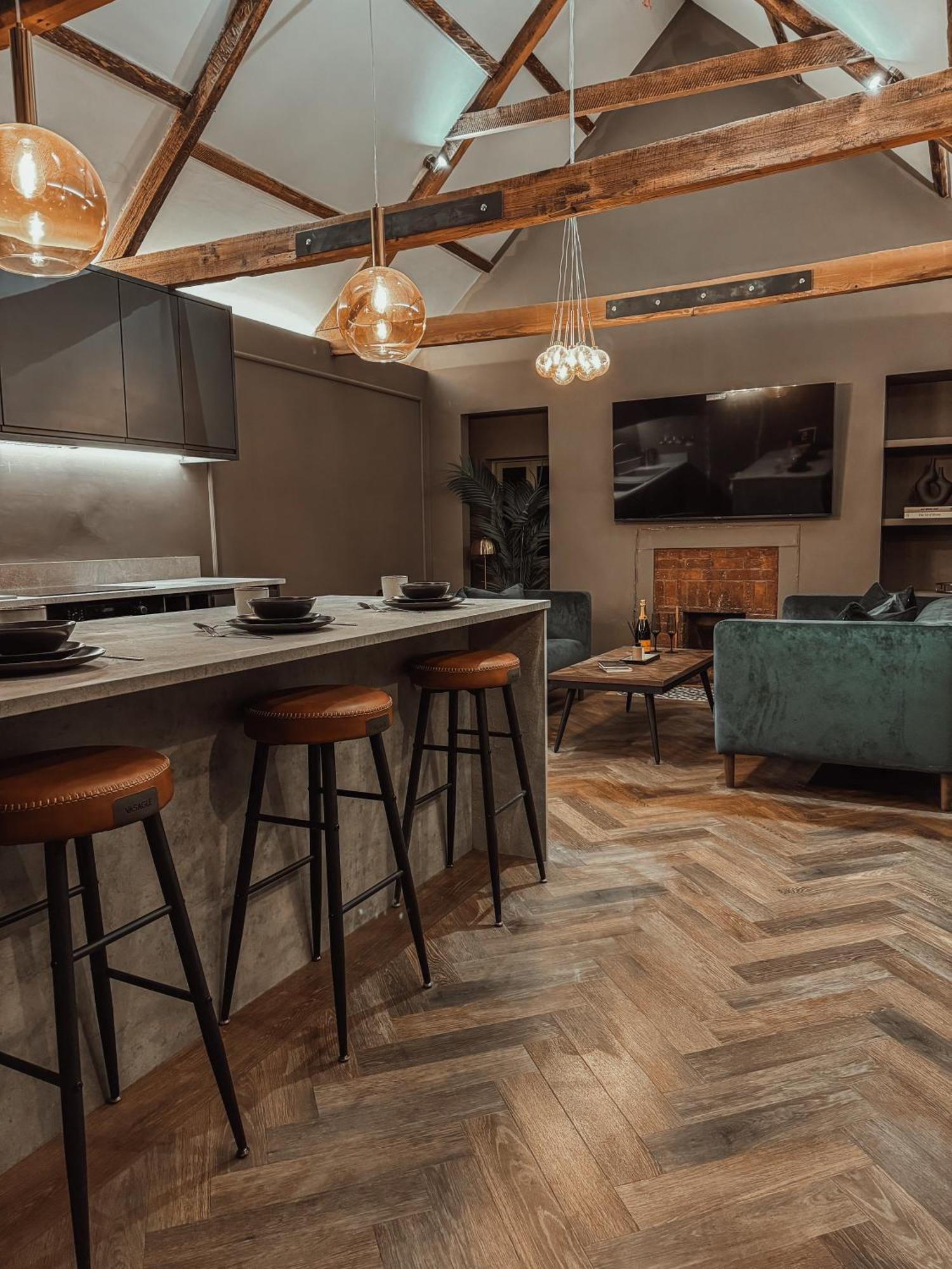 Magistrates Penthouse Suite - Town Centre Apartments With Spa มอร์เพท ภายนอก รูปภาพ
